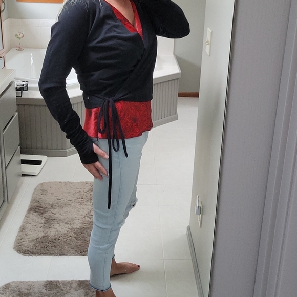 Fabletics Side Tie Crop Sweater with Thumbhole Cuffs - Picture 3 of 9